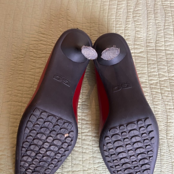 Anne Klein Red Pumps - Picture 4 of 6